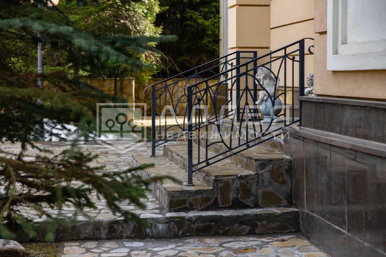 2-этажный коттедж 325 м² с отделкой