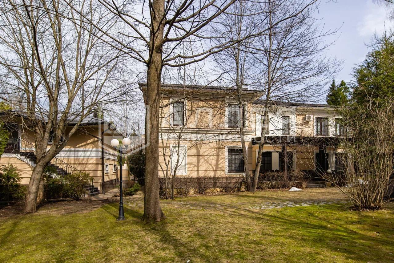 2-этажный коттедж 325 м² с отделкой