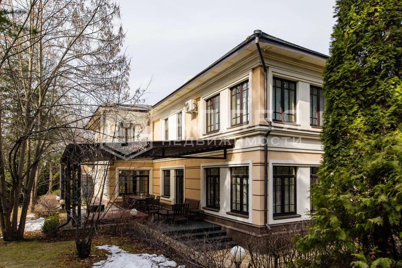 2-этажный коттедж 325 м² с отделкой