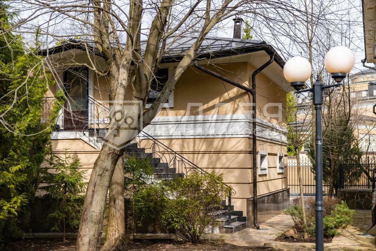 2-этажный коттедж 325 м² с отделкой