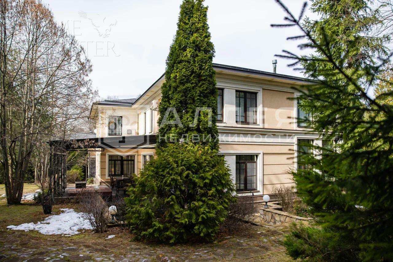 2-этажный коттедж 325 м² с отделкой