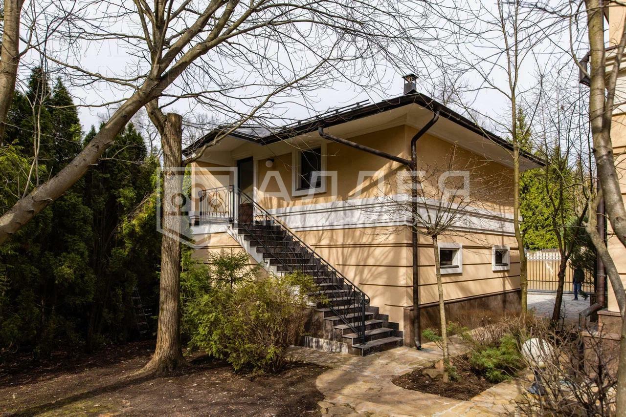 2-этажный коттедж 325 м² с отделкой