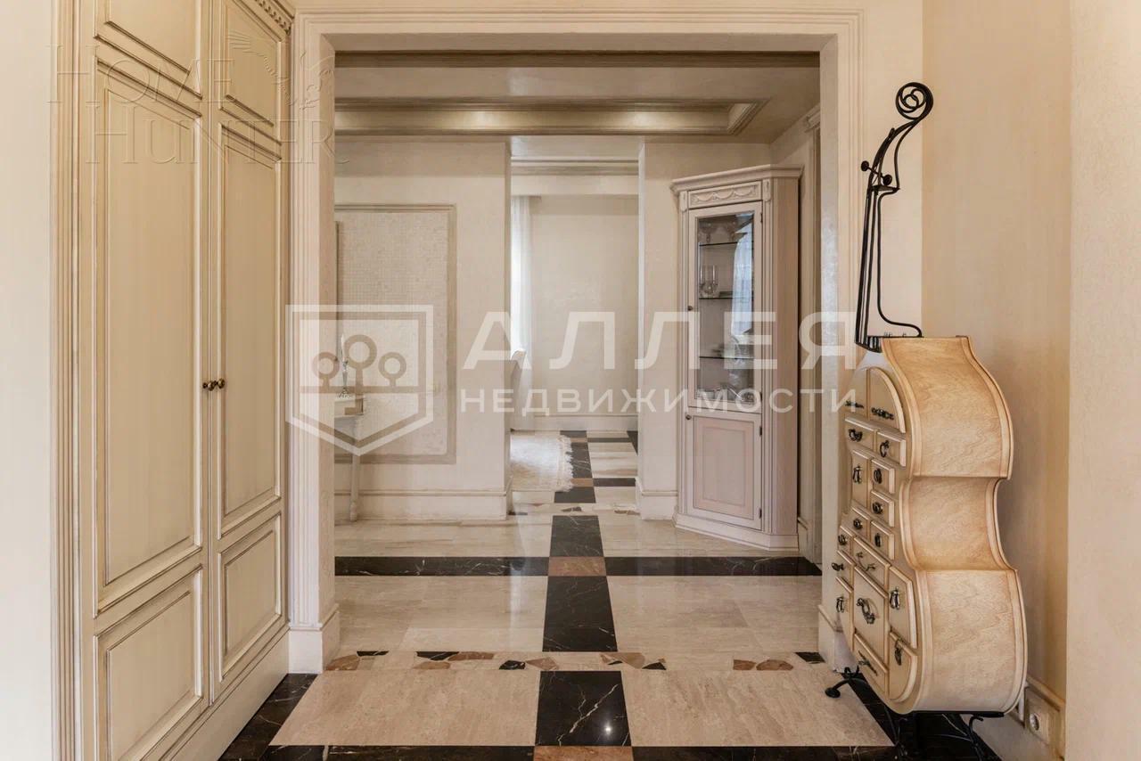 2-этажный коттедж 325 м² с отделкой