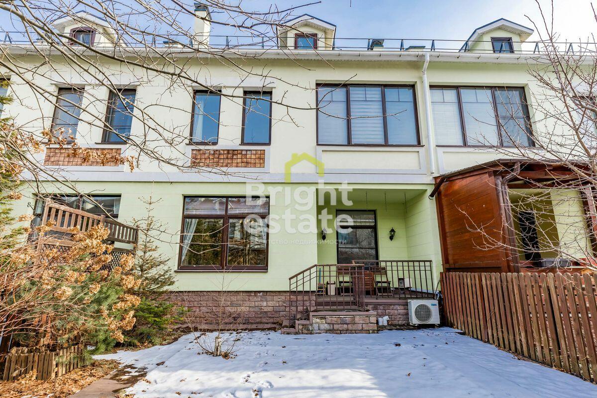 2-этажный таунхаус 240 м² с отделкой