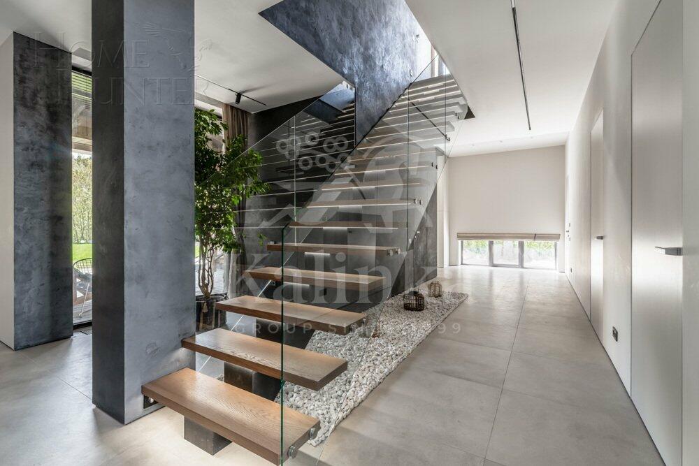 2-этажный коттедж 348.5 м² с отделкой