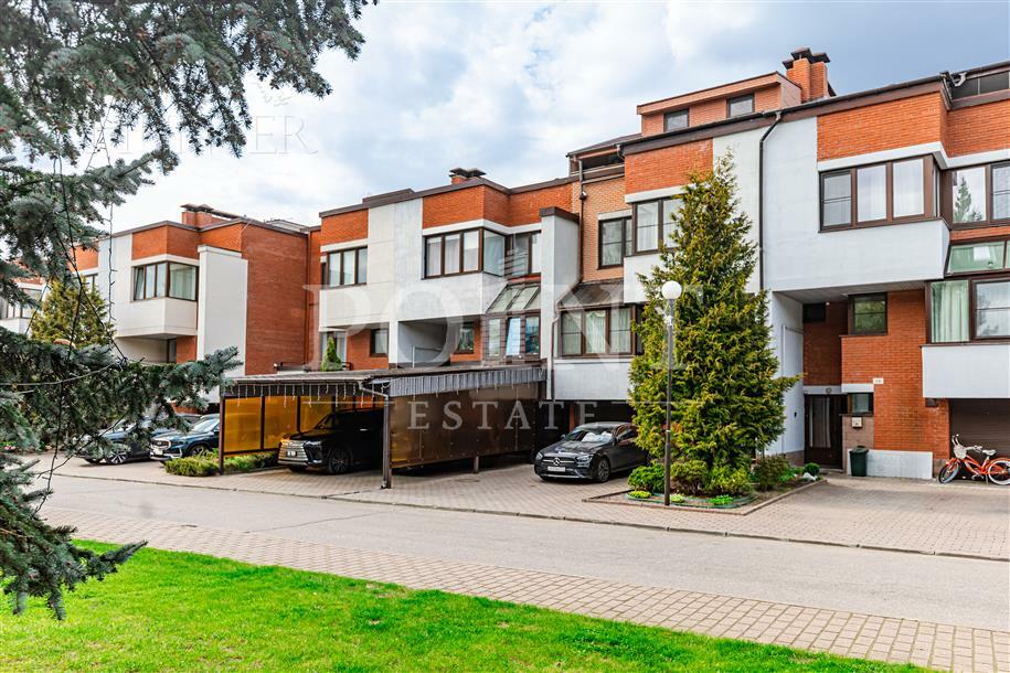 3-этажный таунхаус 300 м² с отделкой