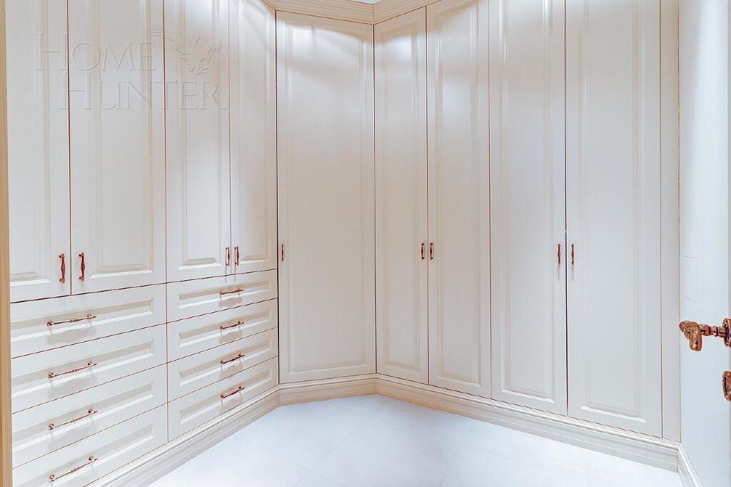 3-этажный таунхаус 340 м² с отделкой