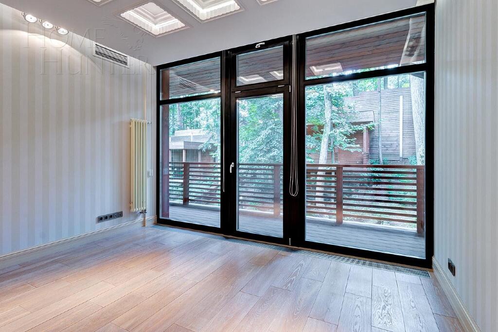 3-этажный таунхаус 340 м² с отделкой