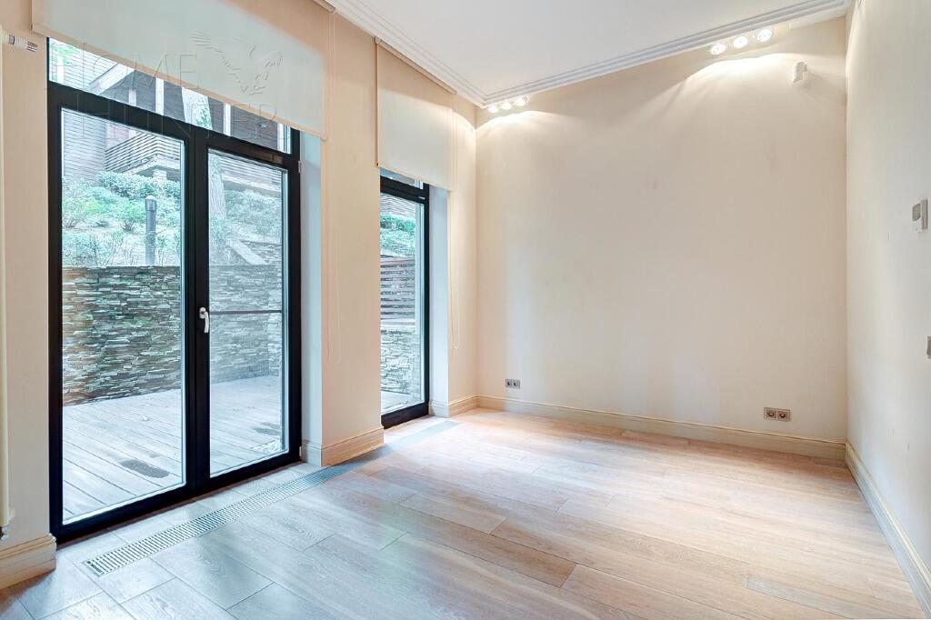 3-этажный таунхаус 340 м² с отделкой