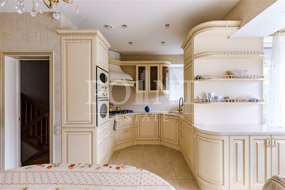 3-этажный таунхаус 300 м² с отделкой