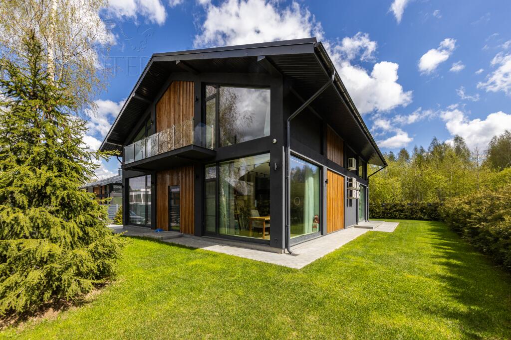 2-этажный коттедж 300 м² с отделкой