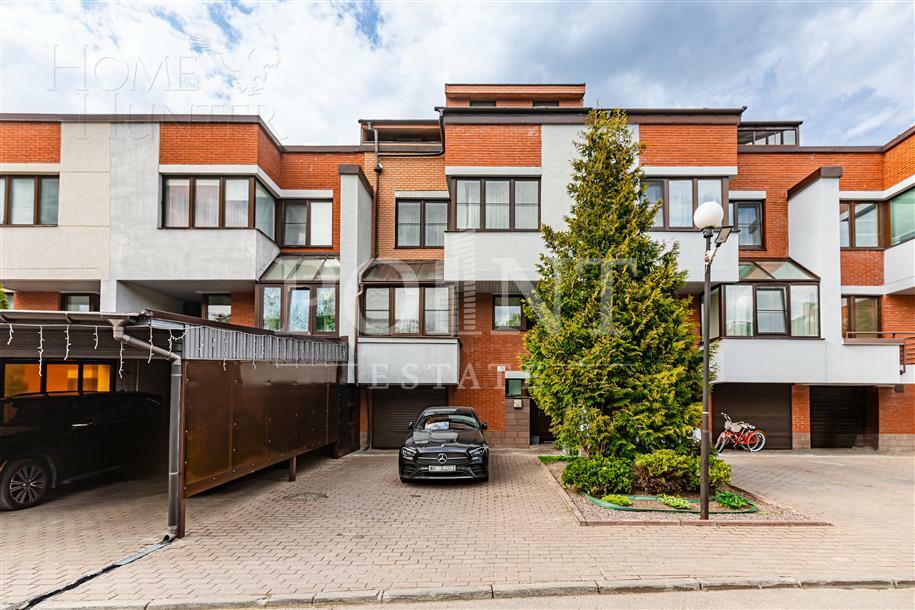 3-этажный таунхаус 300 м² с отделкой