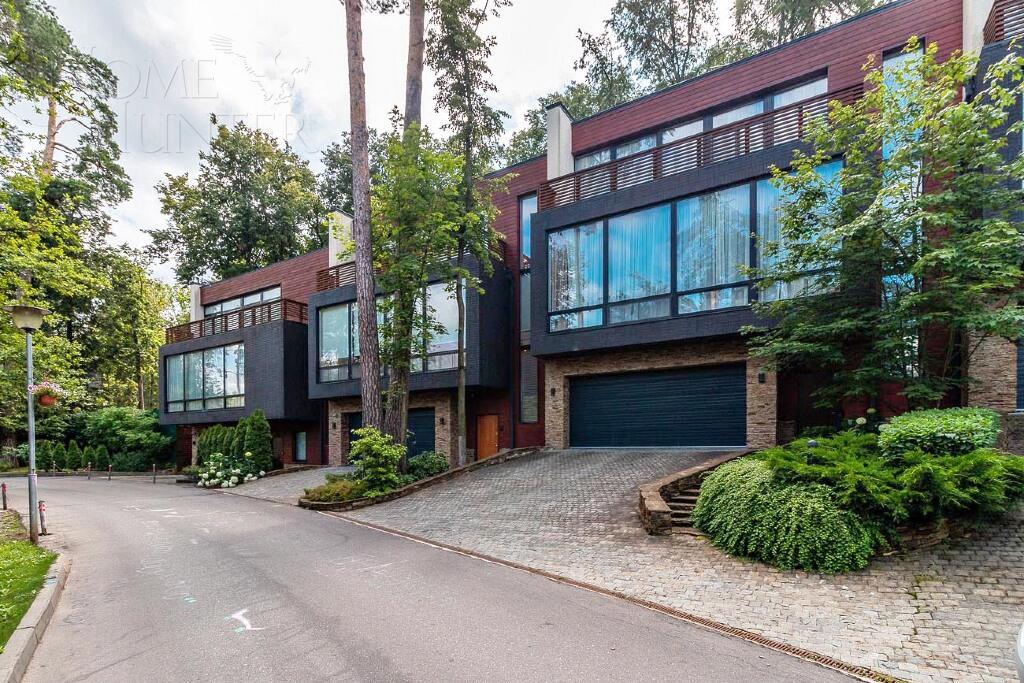 3-этажный таунхаус 340 м² с отделкой