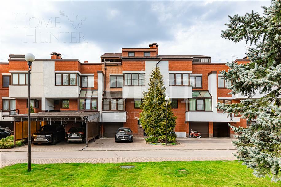 3-этажный таунхаус 300 м² с отделкой