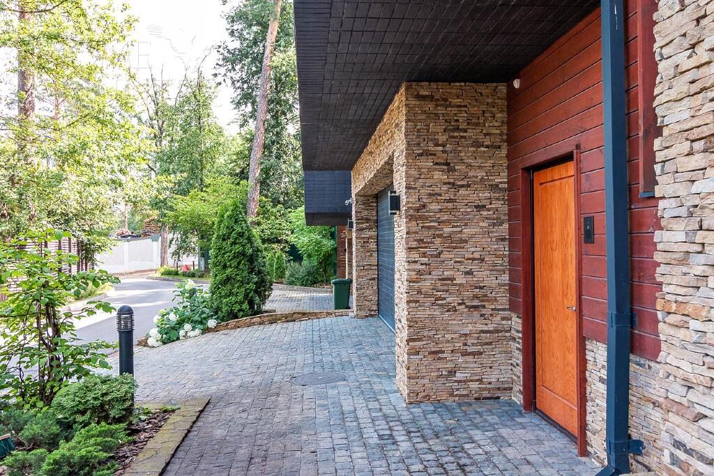 3-этажный таунхаус 340 м² с отделкой