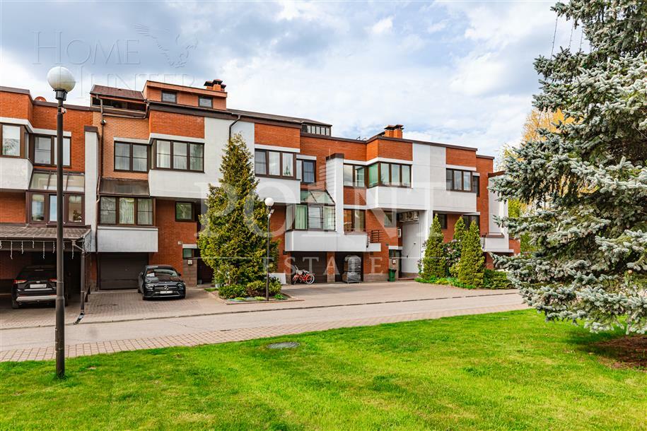 3-этажный таунхаус 300 м² с отделкой