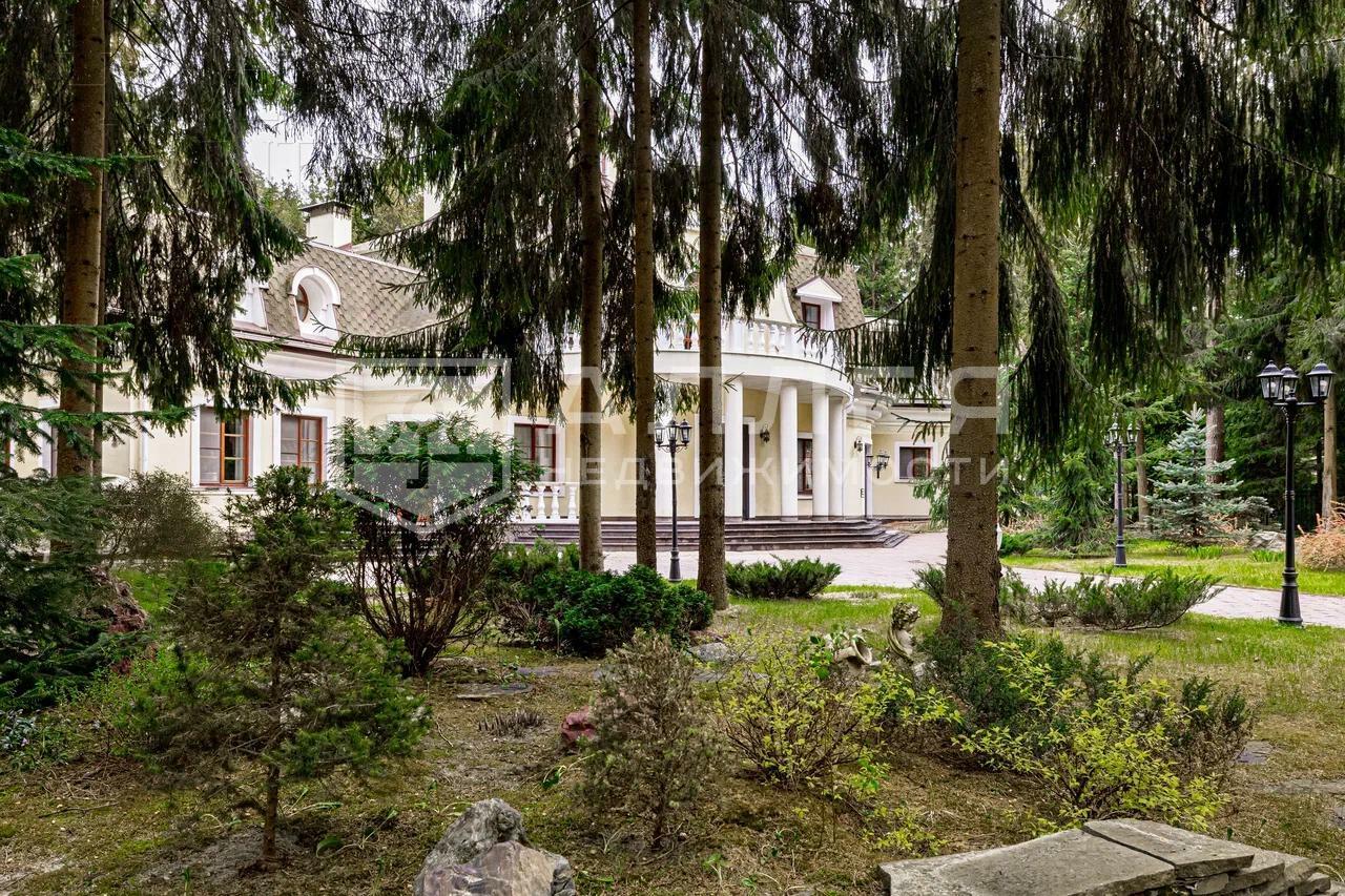 КОТТЕДЖ 800 м² с отделкой