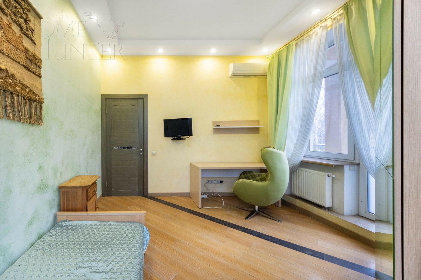 3-этажный коттедж 560 м² с отделкой