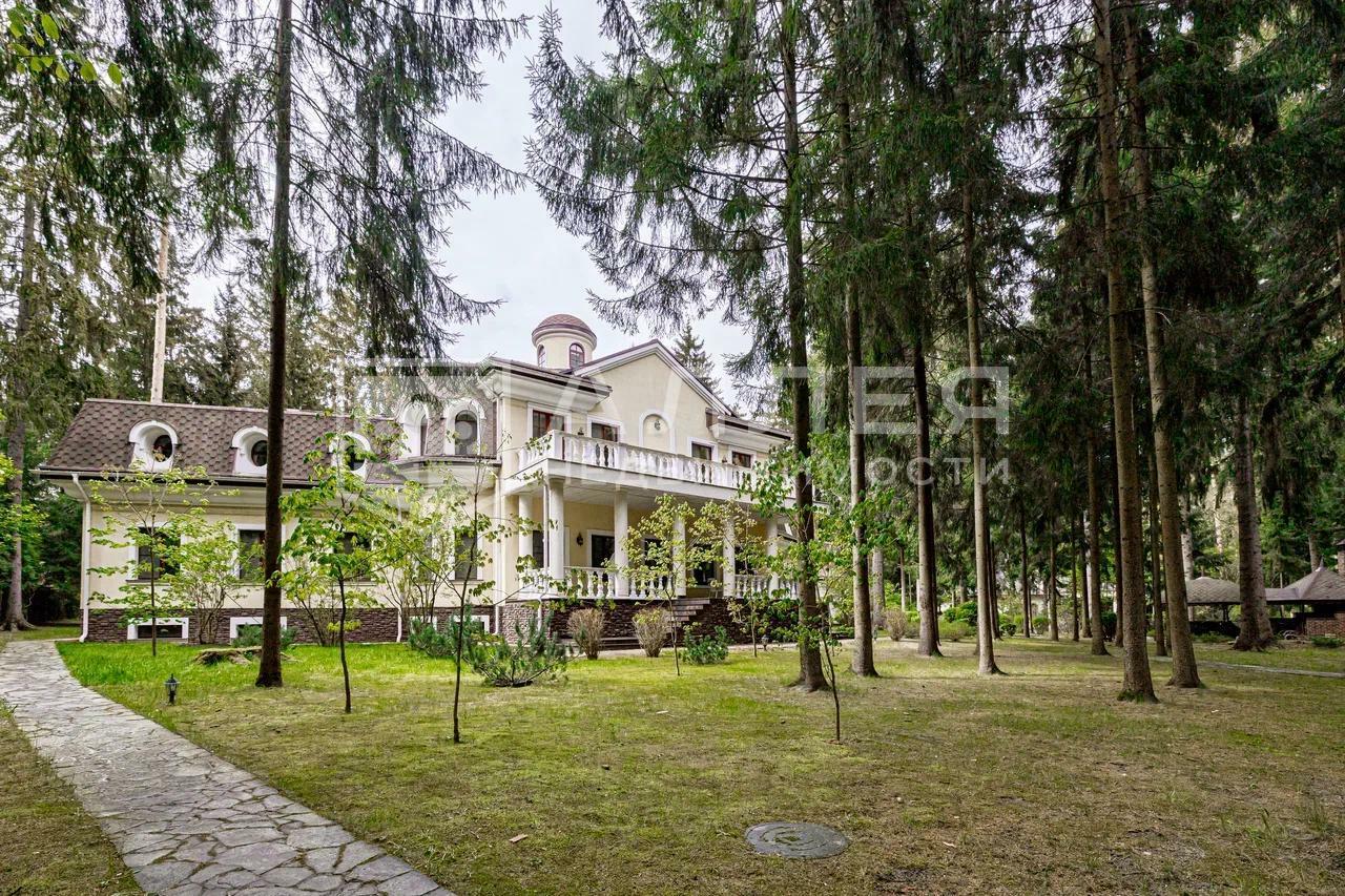 КОТТЕДЖ 800 м² с отделкой