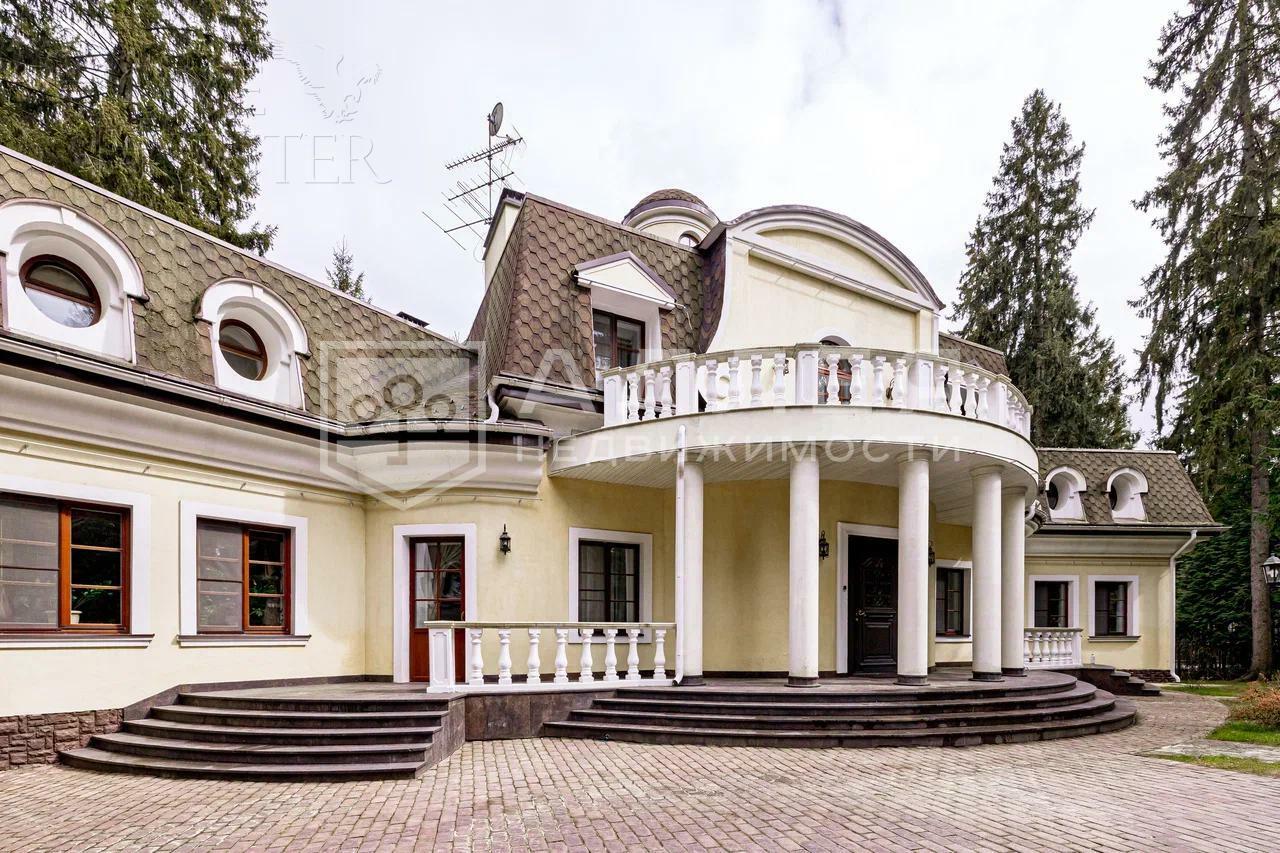 КОТТЕДЖ 800 м² с отделкой