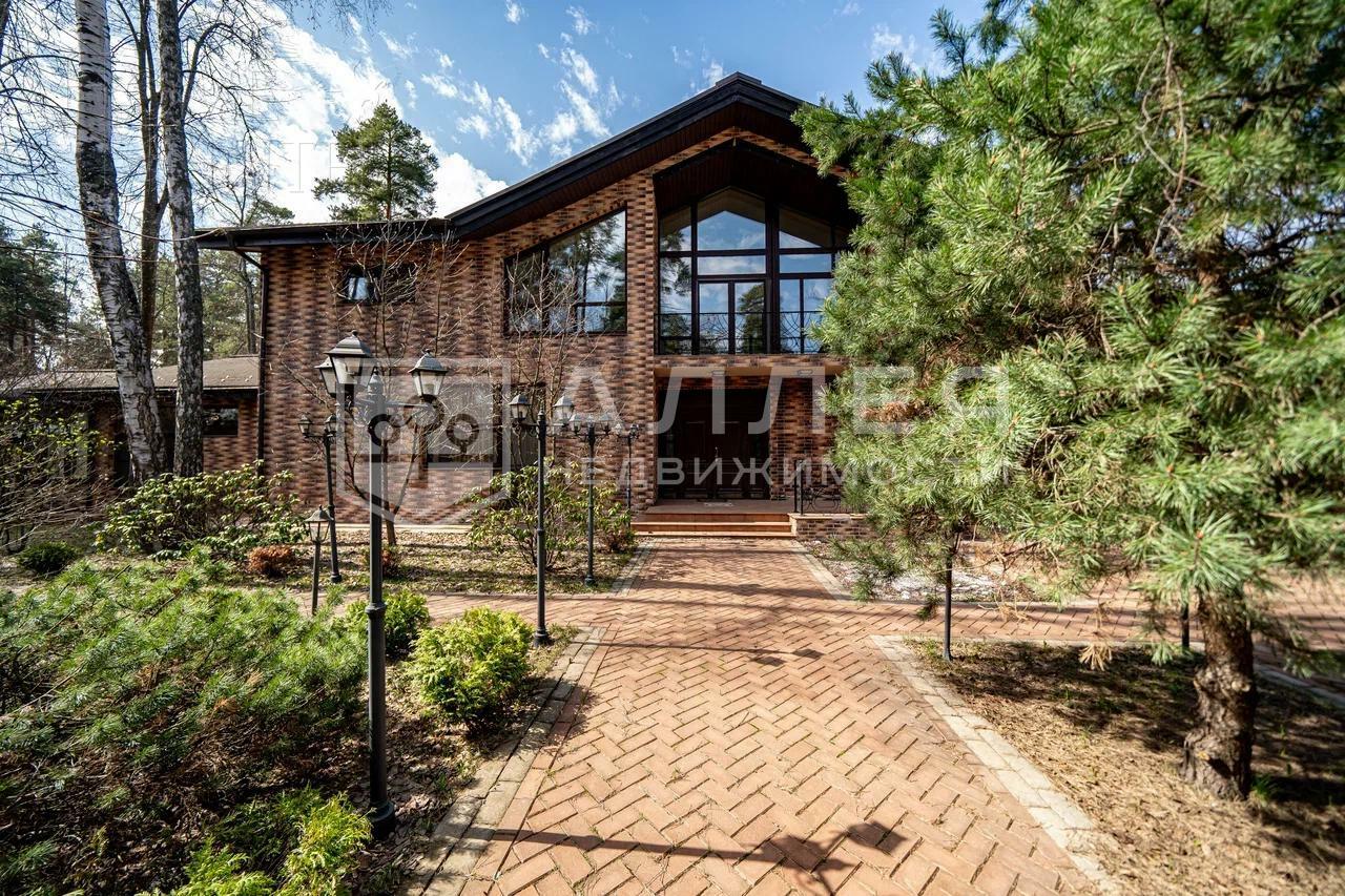 2-этажный коттедж 650 м² с отделкой