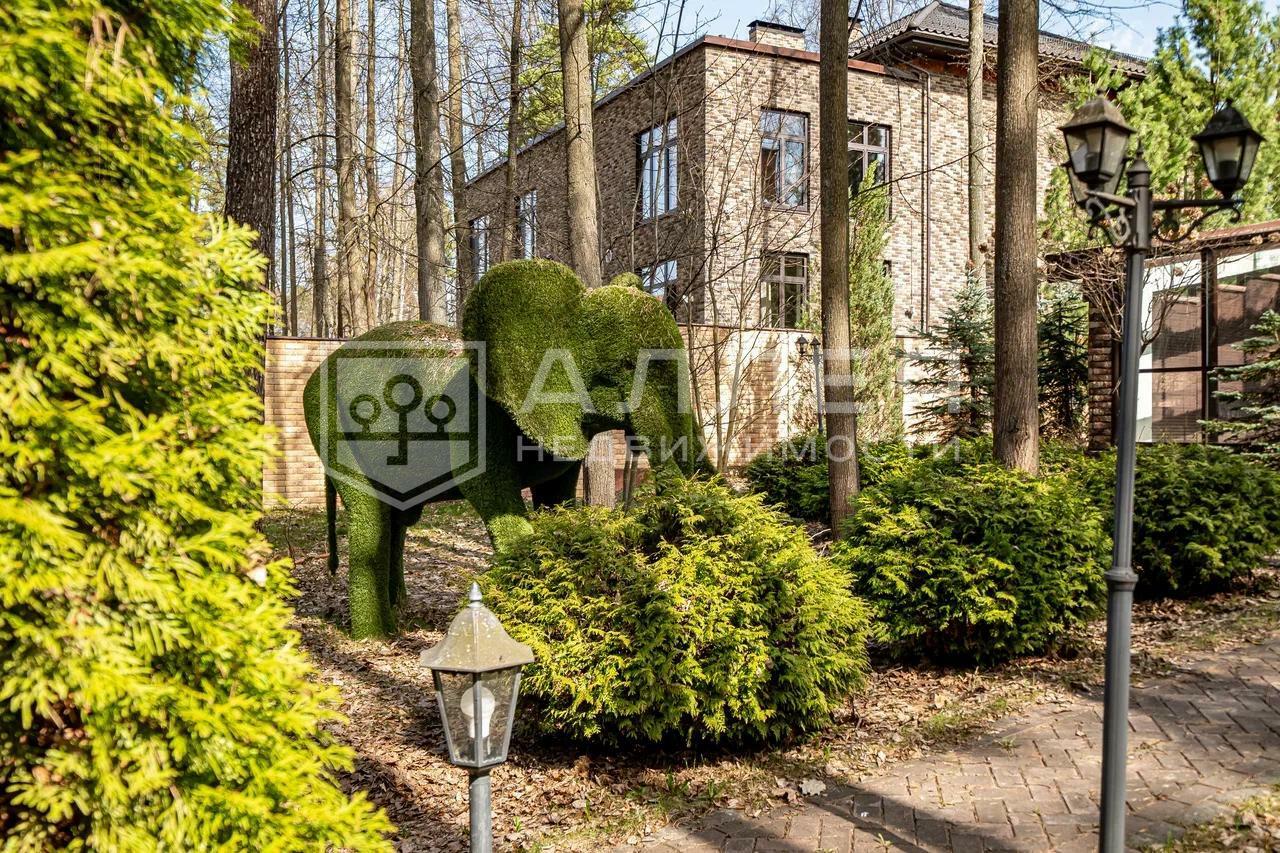 2-этажный коттедж 650 м² с отделкой