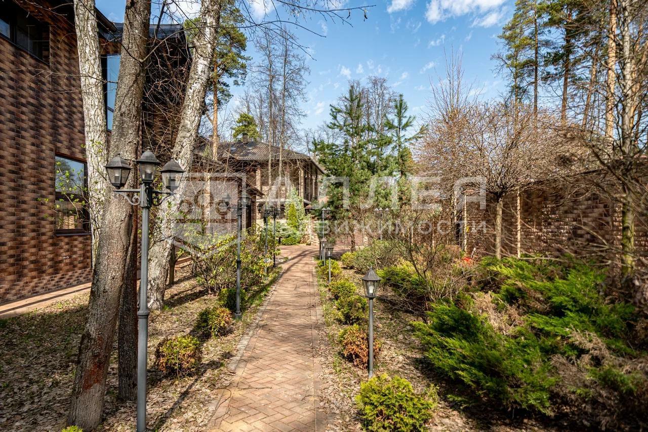 2-этажный коттедж 650 м² с отделкой