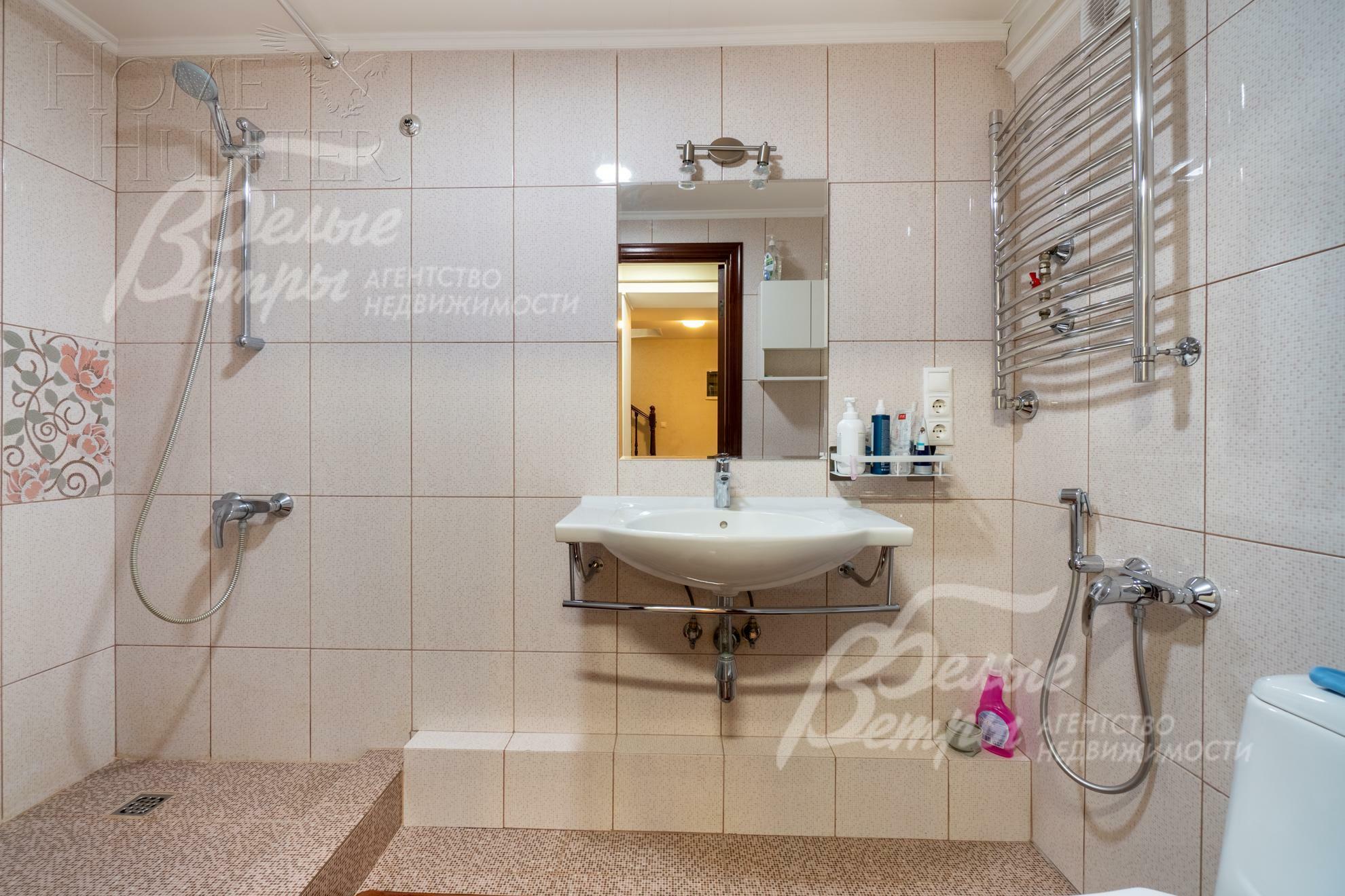 2-этажный коттедж 200 м² с отделкой