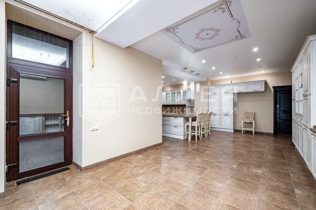 2-этажный коттедж 650 м² с отделкой