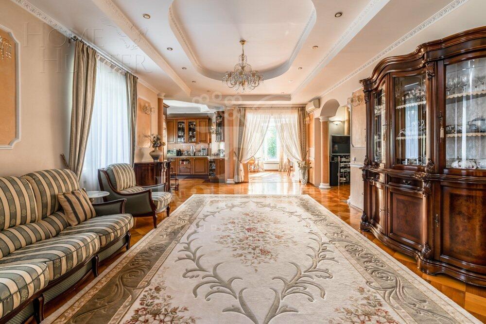 3-этажный коттедж 580 м² с отделкой
