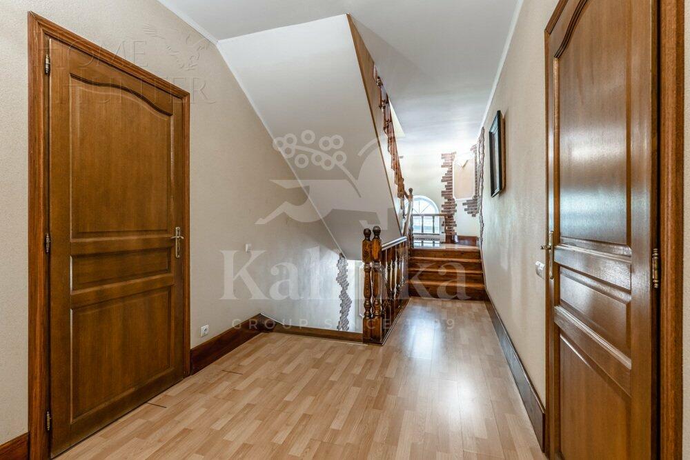 3-этажный коттедж 580 м² с отделкой