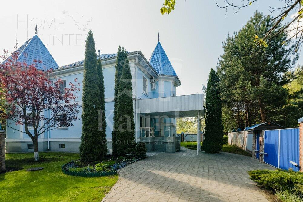 3-этажный коттедж 580 м² с отделкой