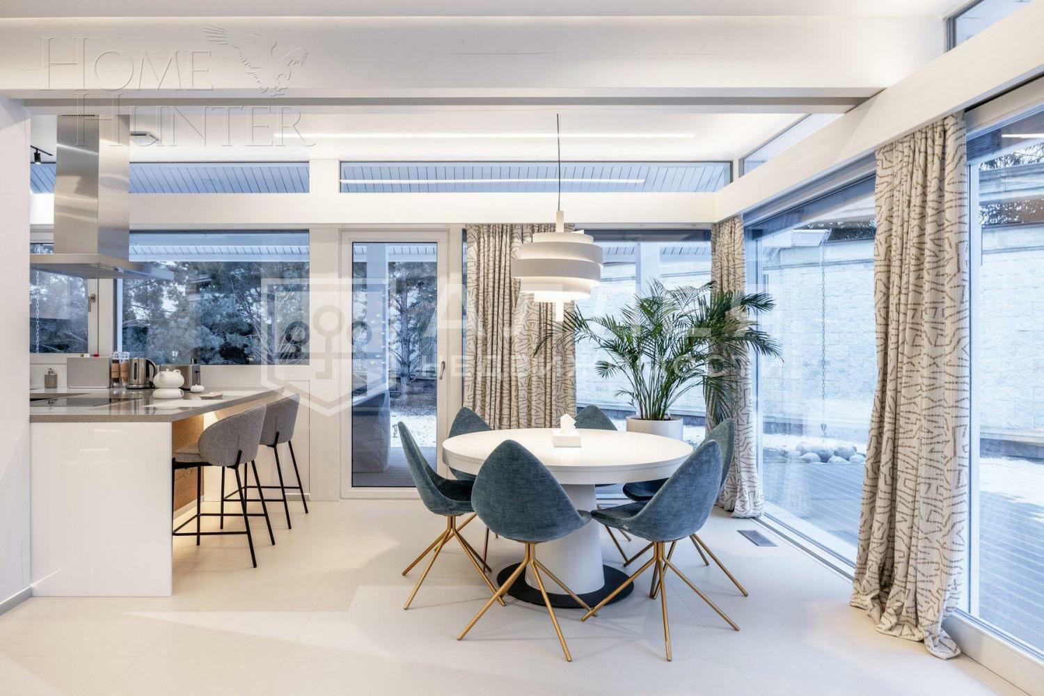 2-этажный коттедж 240 м² с отделкой