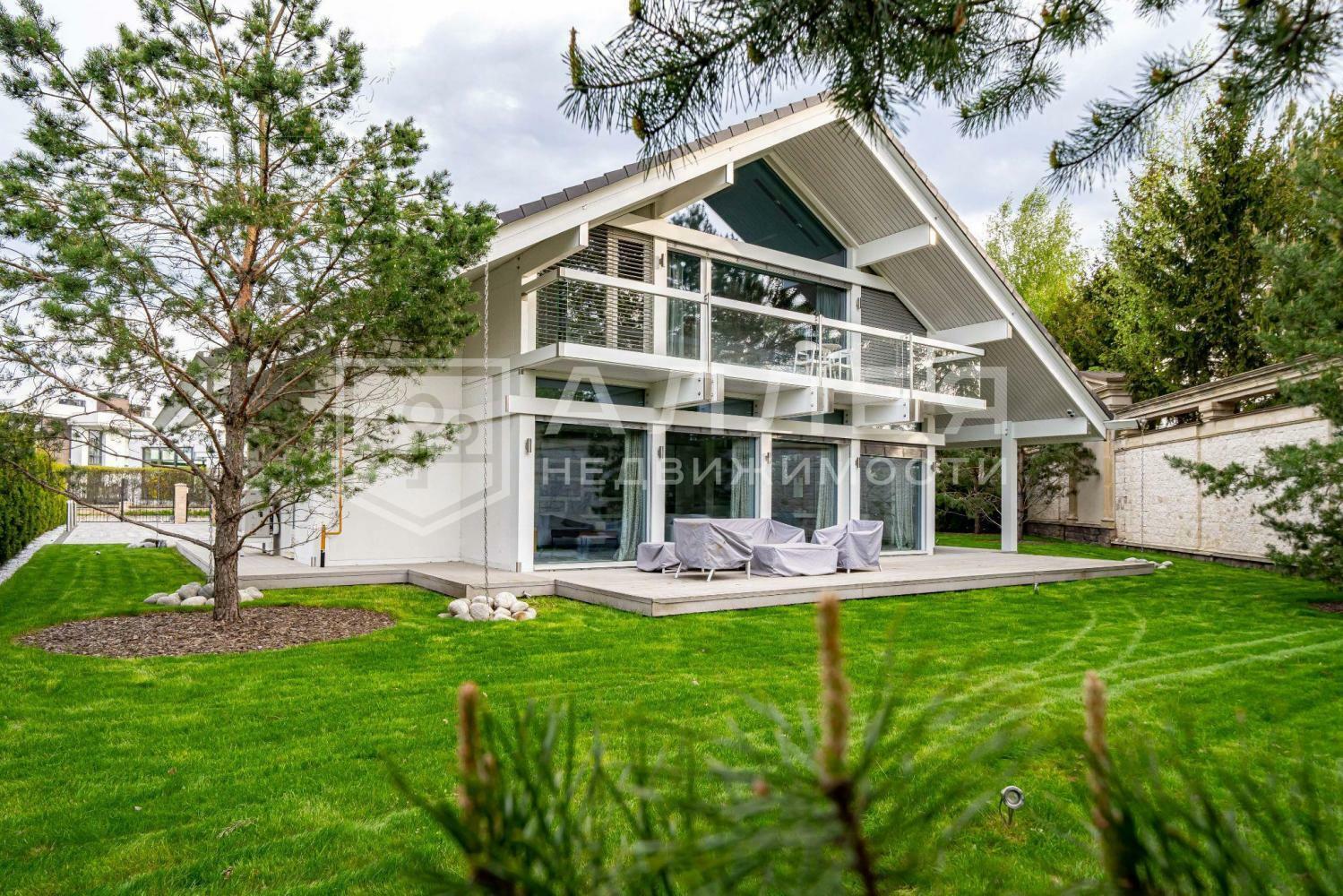 2-этажный коттедж 240 м² с отделкой