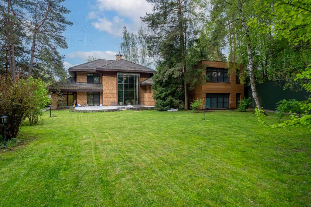 2-этажный коттедж 1 400 м² с отделкой