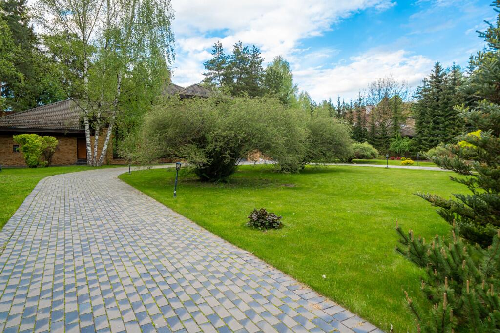 2-этажный коттедж 1 400 м² с отделкой
