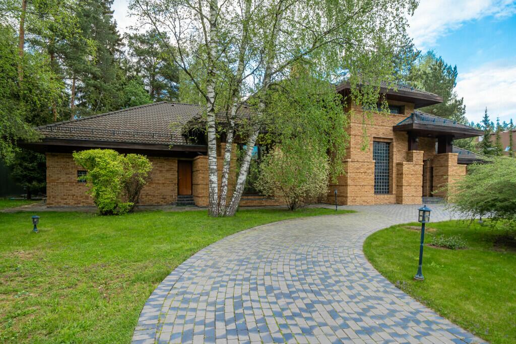 2-этажный коттедж 1 400 м² с отделкой