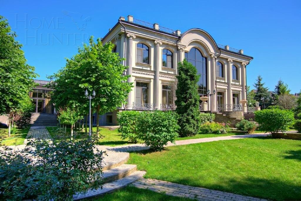 2-этажный коттедж 1 360 м² с отделкой