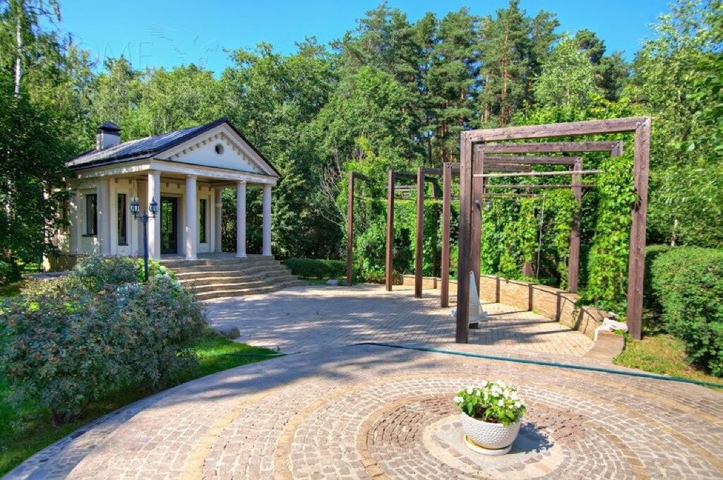 2-этажный коттедж 1 360 м² с отделкой