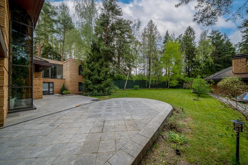 2-этажный коттедж 1 400 м² с отделкой