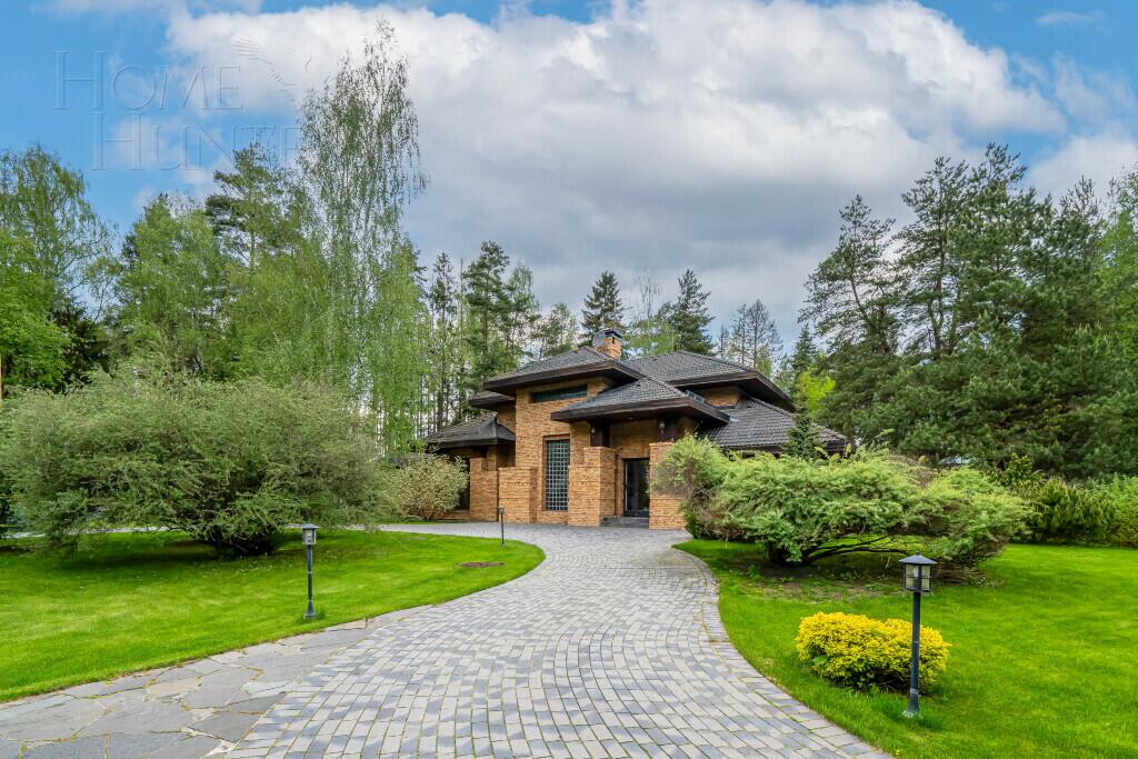 2-этажный коттедж 1 400 м² с отделкой
