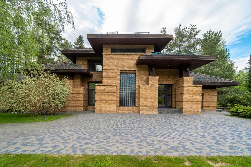 2-этажный коттедж 1 400 м² с отделкой