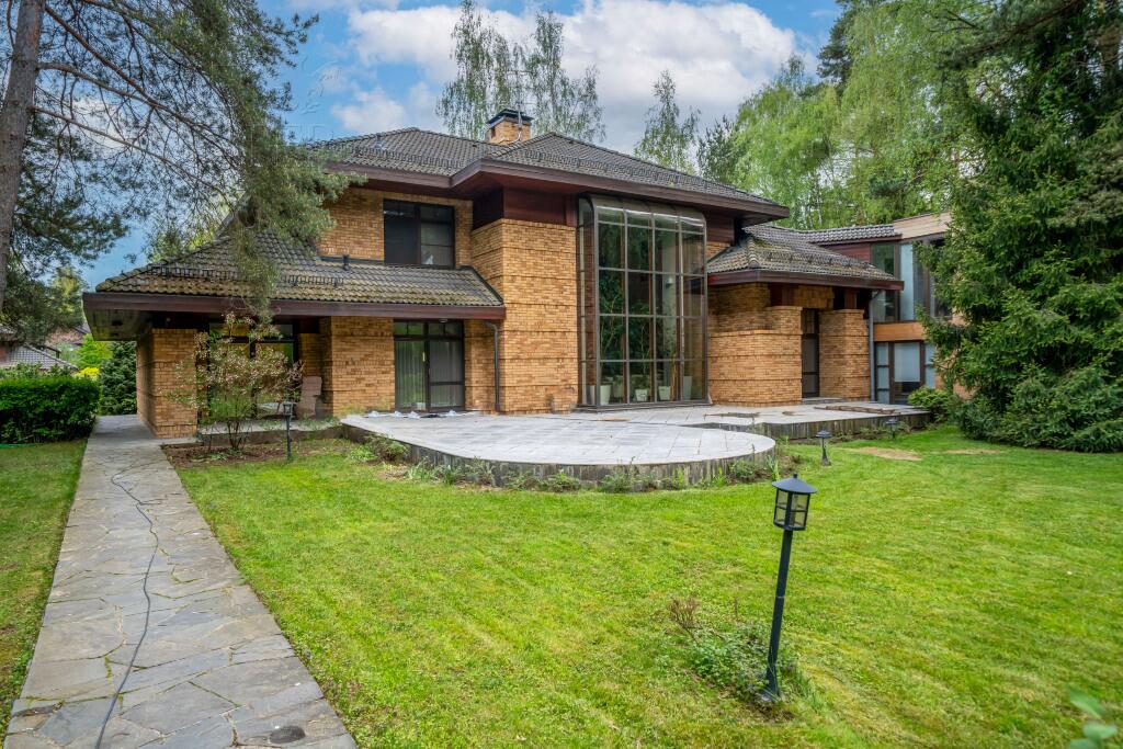 2-этажный коттедж 1 400 м² с отделкой