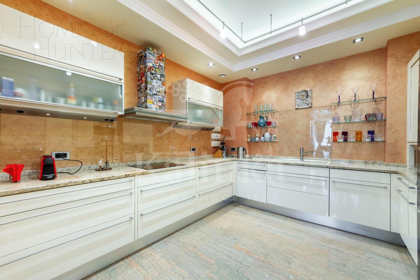 4-этажный таунхаус 500 м² с отделкой