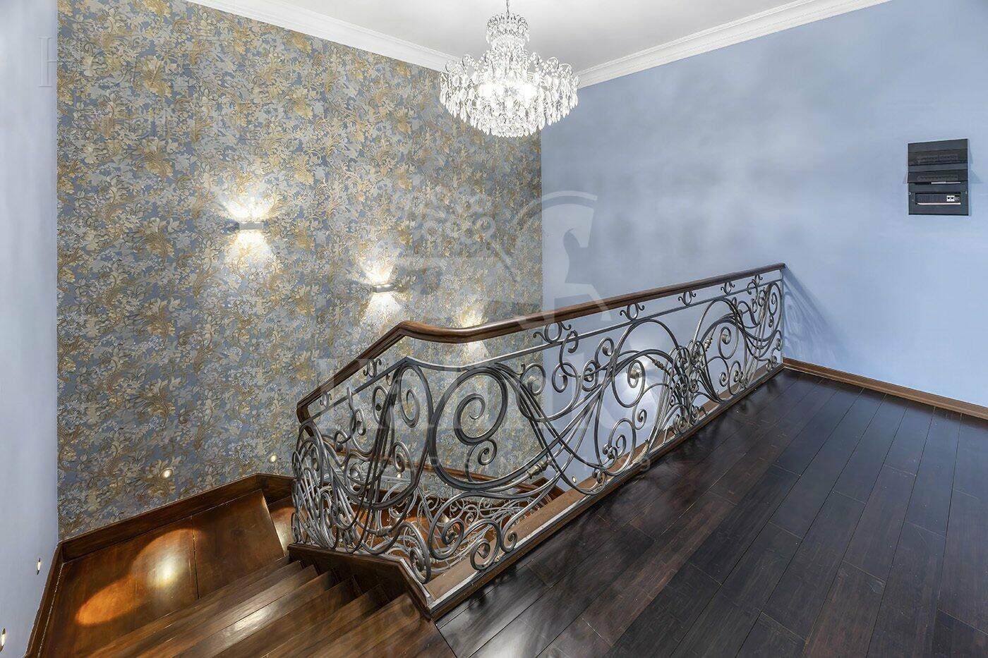 2-этажный коттедж 500 м² с отделкой