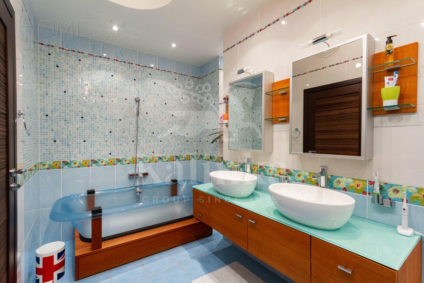 4-этажный таунхаус 500 м² с отделкой