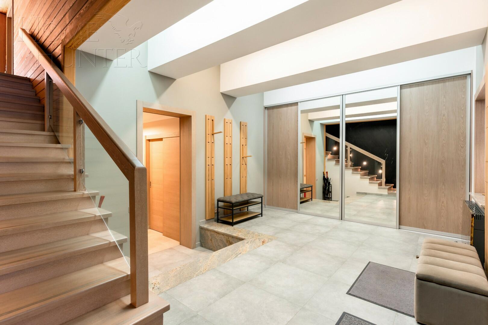 3-этажный коттедж 355 м² с отделкой