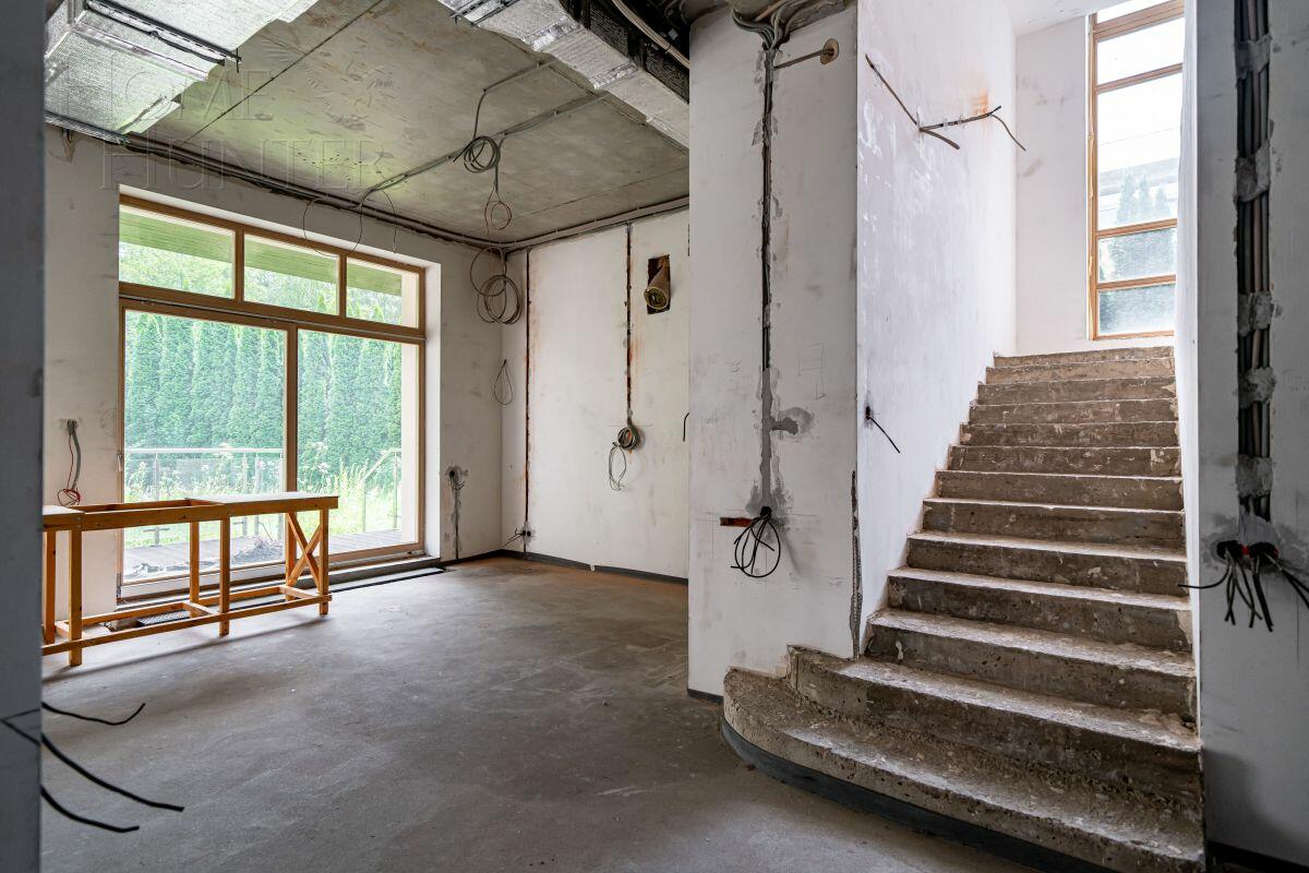 3-этажный таунхаус 323 м² без отделки