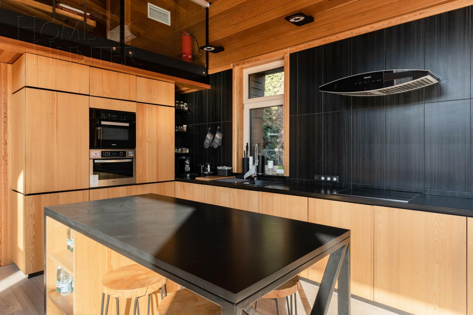 3-этажный коттедж 355 м² с отделкой