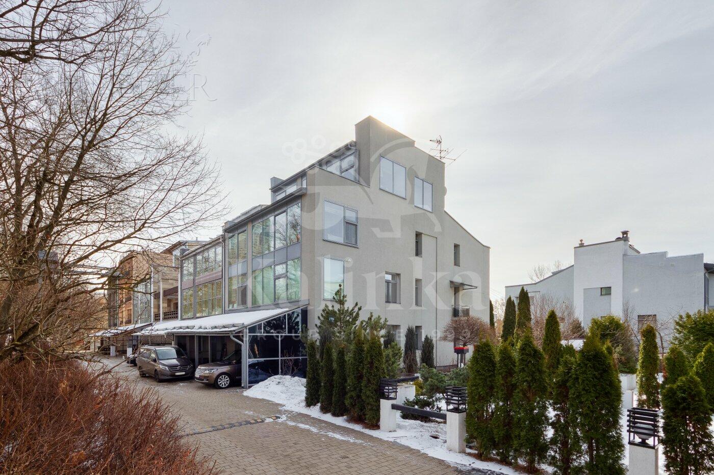 4-этажный таунхаус 500 м² с отделкой